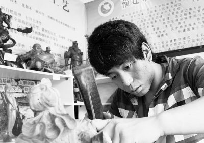 ����С΢��ҵ�߼����˲ŵĶ�ȱ