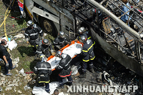 7��22�գ��ڷ����������и���ŵ�������������������ֳ�����Ԯ��Ա̧��һ�������ߵ�ʬ�塣